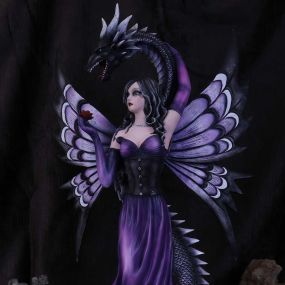 Guardian's Embrace. 60cm